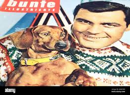 Ski magazine hi-res stock photography and images