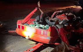 Morre criança que estava internada após batida entre carro e caminhão em rodovia de Goiás, diz mãe