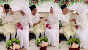 1020 x 1133 jpeg 235 кб. Video Siap Minta Maaf Gelagat Pengantin Lelaki Malu Malu Nak Sarung Cincin Pada Isteri