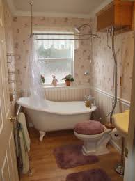 When we think of 'cottage style' some of the elements that strike our mind are fresh colors, comfortable furnishings, organic textures, floral patterns, and other natural elements. Small Country Style Bathroom Novocom Top