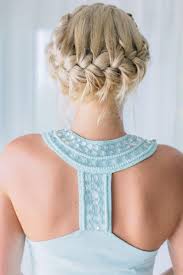 Vous pouvez maintenir votre coiffure avec un voile de laque. Fashion Style Coiffure Femme Tresse Cheveux Mi Long