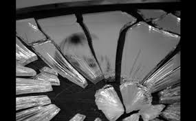 Check spelling or type a new query. Detail Gambar Cermin Kita Pecah Seribu