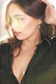 ŁAŃCUSZEK Z KULECZKAMI OLIVE SILVER