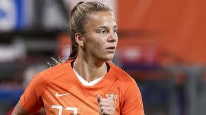 En we kunnen wel zeggen dat de oranje spelers allemaal een knappe vrouw aan de haak hebben geslagen! Toekomst Van De Oranjevrouwen De 20 Grootste Talenten Van Nederland Nos