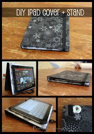 Wouldn T It Be Fun To Create A Personalized Case To Go With That Electronic Gift Here Are 20 Free Patterns And Tutorials For Ca Ipad Cover Crafts Bee Crafts