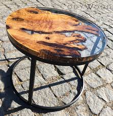 Everyone faces each other around a round table and you can make room for socializing by simply adding a leaf. Fayr Zeytin Kutuk Epoksi Sehpa Odywood