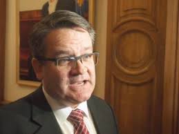 Égalité Santé en français estime que Vitalité est sous la tutelle du  gouvernement