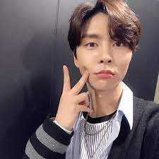 Gefällt 33.712 mal · 13 personen sprechen darüber. His Cheeks Look So Squishy Johnnysuh Johnnyseo Johnny Johnjunsuh Johnnynct Nctjohnny Youngho Seoyoungho Johnsuh Johnseo