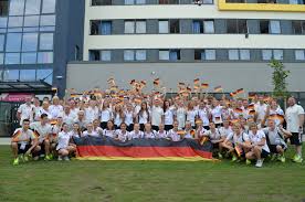 Der kirchenkreis altholstein spricht von einem „weihnachtsgeschenk für seine drei häuser der jugend. Eyof Jugend Team D Reist Nach Baku Team Deutschland