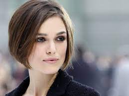 Memiliki bentuk wajah kotak memang menjadi keunikan tersendiri bagi seorang wanita, pasalnya bentuk wajah kotak ini. Menyamarkan Bentuk Wajah Kotak Dengan 6 Model Rambut Ini