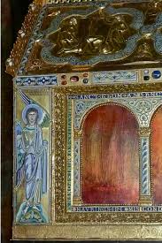 It is located on the campo san pantalon (square), and is dedicated to saint pantaleon. El Arcangel Miguel San Miguel Arcangel
