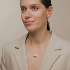 MORGAN & PAIGE .925 Sterling Silver 18K Yellow Gold Plated Necklaces for  Women, 0.75in Bean Shape Pendant Design Sterling Silver Necklace for Women,  Hypoallergenic Classic Charm Jewelry for Her 18in : Clothing, Shoes &  Jewelry