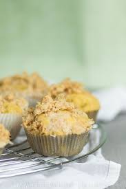 Rhabarber Muffins Mit Haferflocken Streuseln Ubersee Madchen Rezept Rhabarber Muffins Lebensmittel Essen Rhabarber