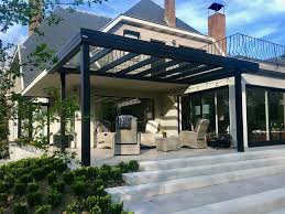 Leur structure en aluminim extrudé et leurs panneaux de verre lumineux et modernes feront de votre pergola votre nouveau bijou d'architecture. Pergola En Verre Pergola A Toit Vitre En Alu Veranco