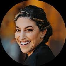 Laura Drucker's Instagram, Twitter & Facebook