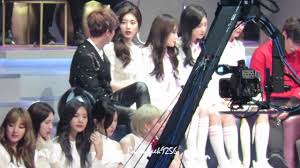 Born may 18, 1982) is a south korean actor.he is best known for his leading roles in the television dramas tamra, the island (2009), ugly alert (2013), uncontrollably fond (2016) and the bride of habaek (2017). 161202 Mama 2016 Exo Baekhyun Suzy Dream Performance Winning Best Collaboration Fancam Youtube