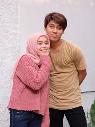 Lesti kejora dan rizky billar resmi bertunangan, ujaran billar di acara lamaran bikin lesti sampai meneteskan air mata. Ayah Tegaskan Pesta Lamaran Lesti Kejora Dan Rizky Billar Hanya Dihadiri Keluarga Inti Showbiz Liputan6 Com