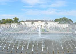 Jardins royaux de herrenhausen (fr); Fruher Heute Brunnen Und Schloss Herrenhausen