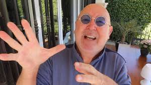 Harry Vermeegen aangevallen door Johan Derksen: 'Hoezo nou?'