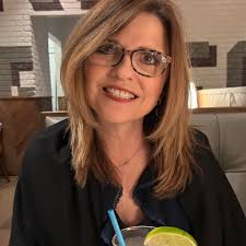 Junior suite electrical outlets