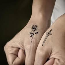Stars are the most common objects used in small tattoo designs. 20 Extraordinary Small Hand Tattoo Designs Ideas That Will Make You Want One Tatu Dlya Parnya Ohotniche Tatu Seroe Tatu
