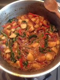 Curry De Pommes De Terre Et D Epinards Aloo Palak Inde Recette Recette Curry Plat Principal Vegetarien Pomme De Terre