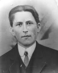 Ella Elmore's Instagram, Twitter & Facebook