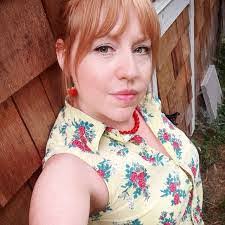 Lori Neuhardt's Instagram, Twitter & Facebook