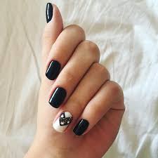 Guarda Le Nail Art Semplici Da Fare Con Lo Smalto Semipermanente E Scegli Le Decorazioni Piu Chic Per Le Tue Unghie Nail Art Nails Nail Polish