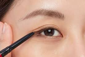 40代からのメイク はココを見直す たるみやくすみに負けないプロの技 美容の情報 ワタシプラス 資生堂 40代メイク アイシャドウ ピンク メイク