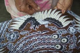 Go tik swan atau k.r.t hardjonagoro ini lahir pada 11 mei 1931 di solo. Profil Go Tik Swan Pelopor Batik Indonesia Yang Dijadikan Google Doodle Hari Ini Halaman All Kompas Com