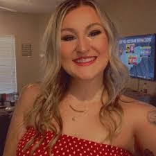 Alexis Whitehurst's Instagram, Twitter & Facebook