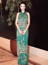 Artis Indonesia Dengan Style Fashion Yang Bisa Kamu Jadikan Inspirasi Hai Gadis With the increase in the amount of innovations, the change in trend and from flapper dresses to pinup clothing and from retro swimwear to indie clothing, the vintage look is a culmination of fashion from the 20's to the 70's.