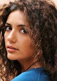Jun 15, 2021 · serena rossi, stando alle indiscrezioni, non le avrebbe gradite affatto e starebbe meditando se (eventualmente) accettare o meno di tornare al timone del programma. Serena Rossi Biografia