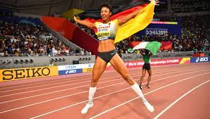 Check out the latest pictures, photos and images of malaika mihambo. Malaika Mihambo Bei Der Leichtathletik Wm 2019 Der Knaller Der Spiegel