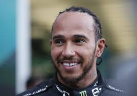 Hamilton narazil do múrika aj do mechanika, potom v Soči vyhral, no od  Verstappena sa neodpútal — Denník N