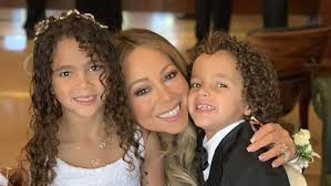 Listen live to #nickcannonradio the #1 ms ole skool fully vaccinated @oleskoollady. Mariah Carrey Singt All I Want For Christmas Is You Mit Ihren Zwillingen Morroccan Und Monroe