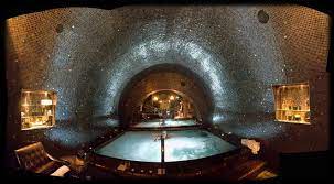 There is a actual spa across from it. The Basement Spa Pool Picture Of Hotel Da Vinci Spa Paris Tripadvisor