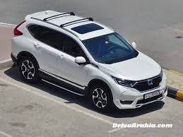 The 2019 model of honda crv does not have much changes comparing with the previous model but it is considered to be remarkable because of its turbocharged engine that provides you thrift and zest, comfortable ride. So We Got A 2017 Honda Cr V Drive Arabia