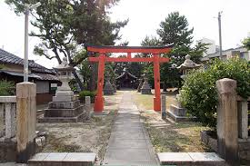 榊原氏は三河 仁木氏の一族とされ、後に伊勢国 一志郡榊原に移って榊原を称した。 後に伊勢に残った本家筋の系統と三河に戻った分家筋の系統があったことが知られ、三河に戻った系統でも台頭してきた松平氏の直臣になった系統 とそれ以外の系統が存在していた。 å…«å¹¡ç¤¾æ˜¥æ—¥ç¤¾åˆæ®¿ å…ƒä¸­æ'