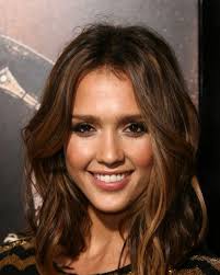 Jessica Alba Tousled Hair Subtle High Lights Jessica Alba Hair Golden Highlights Brown Hair Hair Highlights