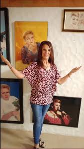 Paquita la del barrio, quico, vicente fernández jr: Viola Dorantes Prometio Que Tomara Clases De Manejo Para Poder Disfrutar De Su Premio Que Se Gano A Traves De Un Sorteo De Un Centro Comercial Estaciones De Radio Musica Univision
