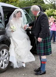 Rose looked gorgeous in a flawless lace dress, accompanied by her father, sebastian leslie. Rose Leslie Wedding Dress Details Rose Leslie Wears Lace Wedding Dress Kit Harington