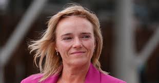 A nurse who complained about having to share a changing room with a trans  medic showed a “surprising level” of dislike, mockery and disgust towards  them, an inquiry has heard. Sandie Peggie