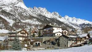 In english is common to call it aosta valley. Case In Vendita A 1 Euro Nel Cuore Della Valle D Aosta Boom Di Richieste A Oyace La Repubblica