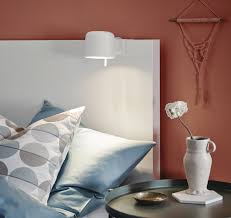 Varv La Mini Lampe Ikea S Accroche A La Tete De Lit La Mini