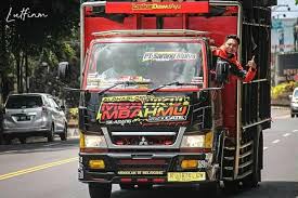 Gambar lucu dari pada jenuh galau sedih menghadapi berbagai cobaan hidup lebih baik kamu melihat lihat berbagai kumpulan foto dan gambar lucu yang beredar di internet. Truk Cabe Home Facebook