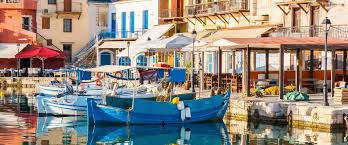 Αποτελείται από 5 σχολές και 16 συνολικά τμήματα που προσφέρουν εξειδικευμένη γνώση με υψηλού επιπέδου προπτυχιακά και μεταπτυχιακά προγράμματα. Estiatoria Aylh 3enodoxeio Estiatorio Re8ymno Krhth 4ty Gr