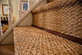 Poser du jonc de mer est relativement simple, mais il est tout de même recommandé de faire appel à un professionnel, car cette plante aquatique peut évoluer de forme en quelques heures. Escalier Jonc De Mer Pourquoi Faire Ce Choix