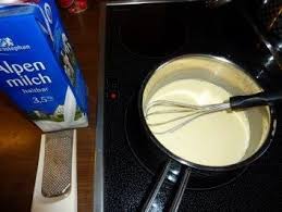 Das Perfekte Bechamelsosse Rezept Mit Bild Und Einfacher Schritt Fur Schritt Anleitung Butter In Einem Topf Zerlassen Rezepte Bechamelsosse Sosse